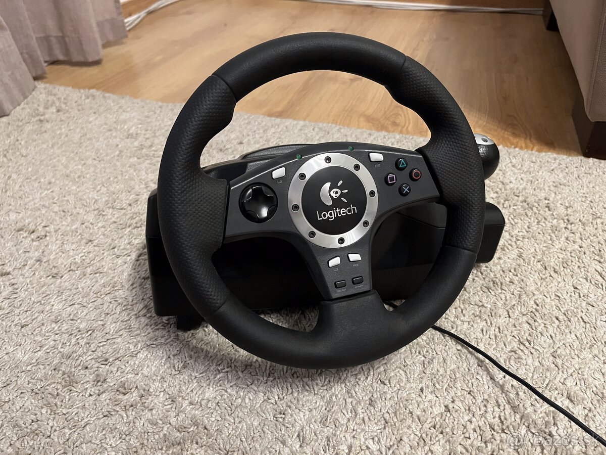 Volant k videohrám od Logitech Driving Force Pro