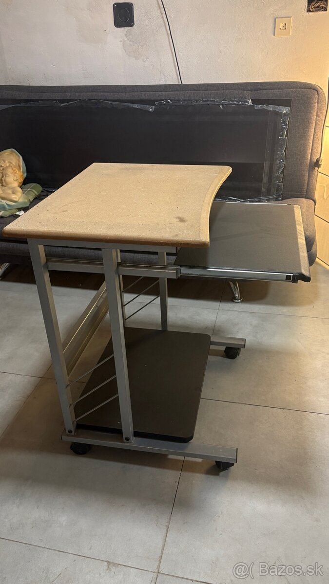 Predám - PC STOLÍK - KOVOVÝ.