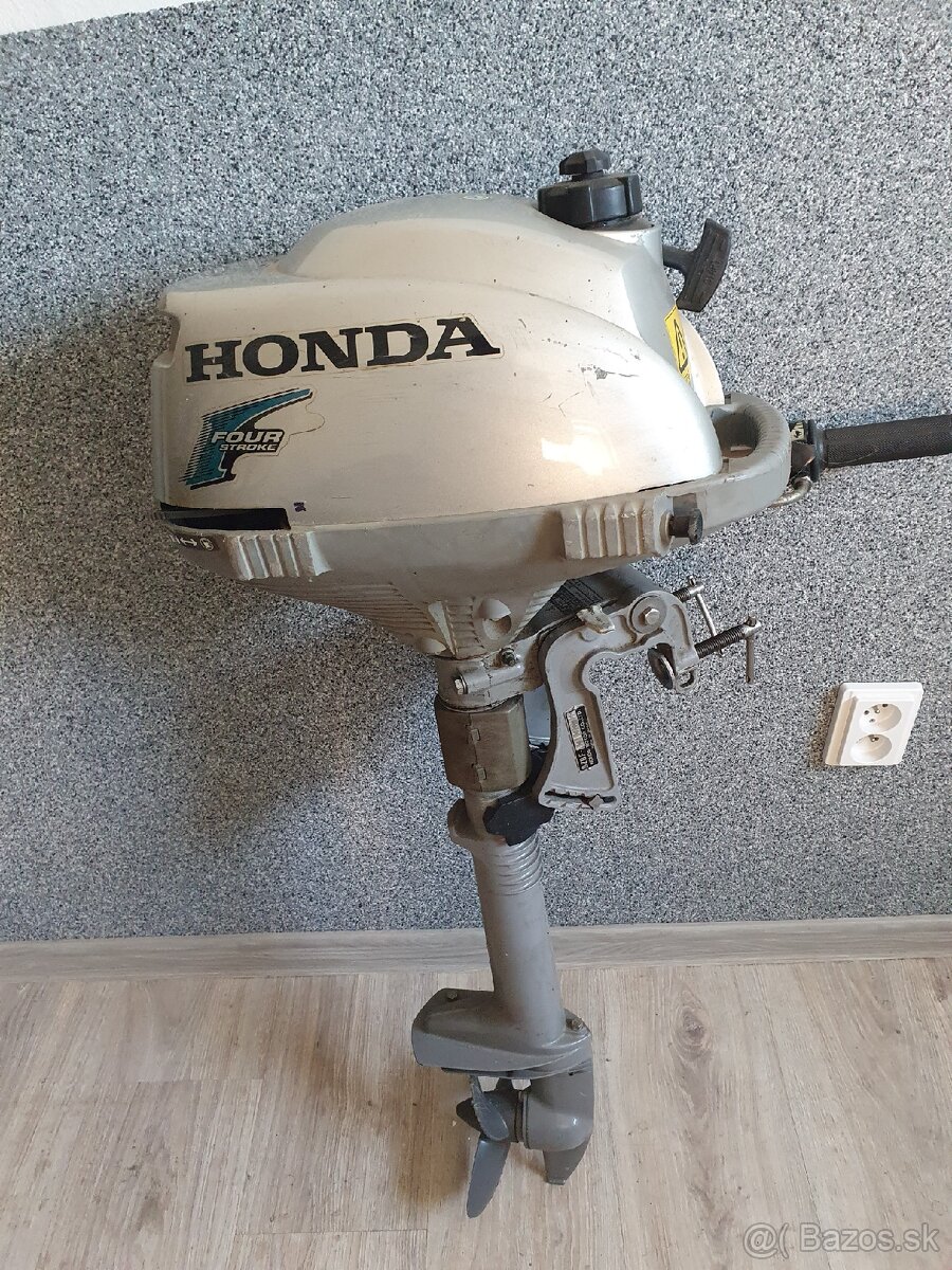 Lodný motor Honda 2,5Hp