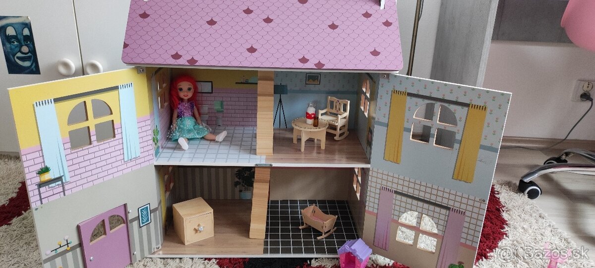 Drevený kvalitný domček pre bábiky a barbie