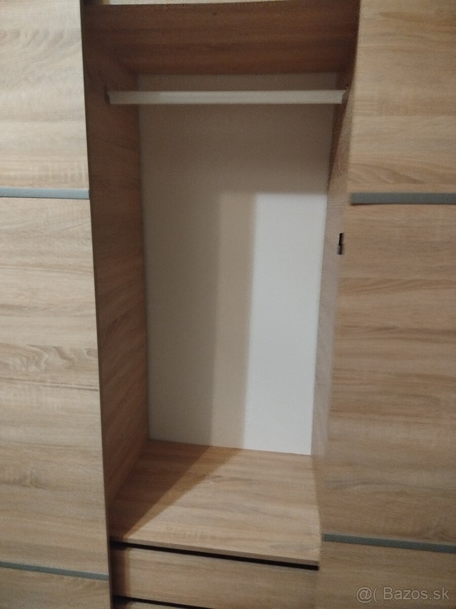 Šatníková skrina