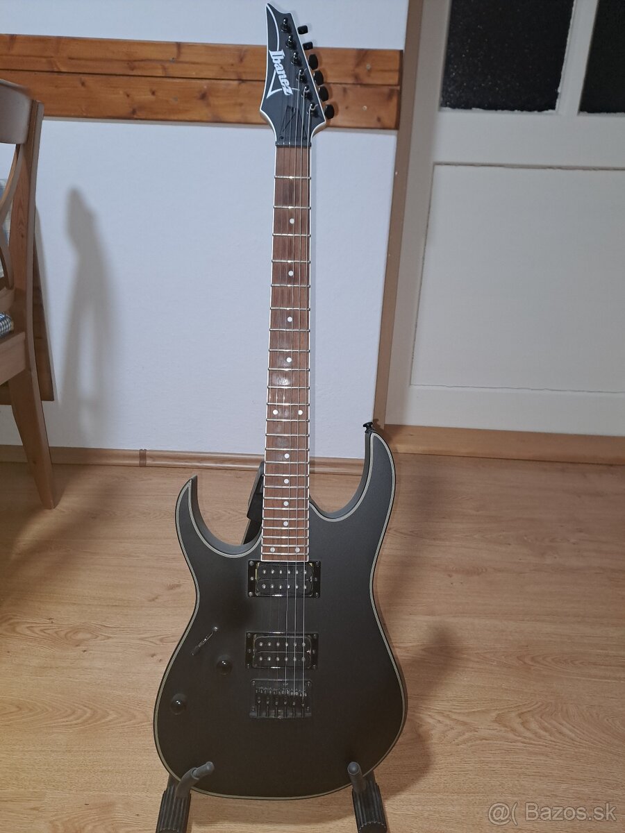 Ponúkam na predaj el.g.IBANEZ RG421 Black flat lavoruká
