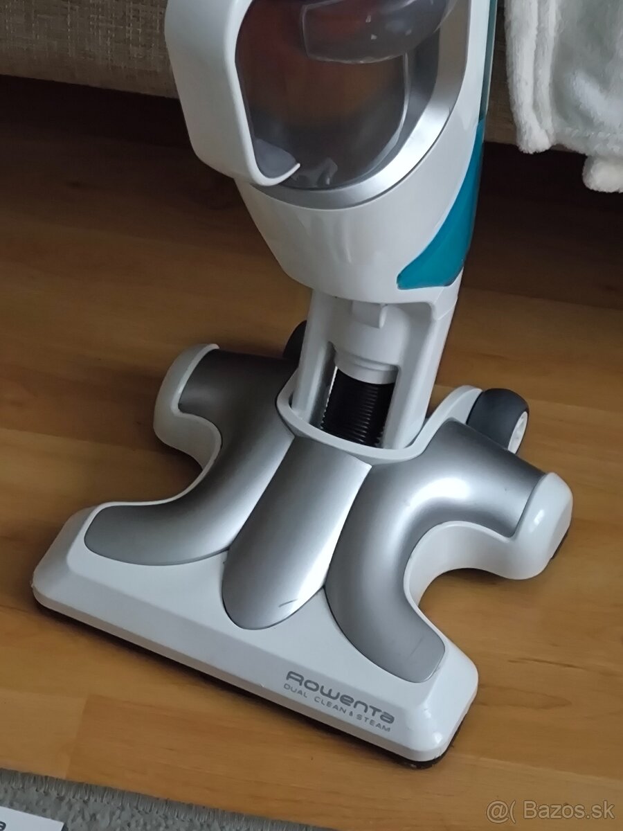 Vysávač s parným čistením