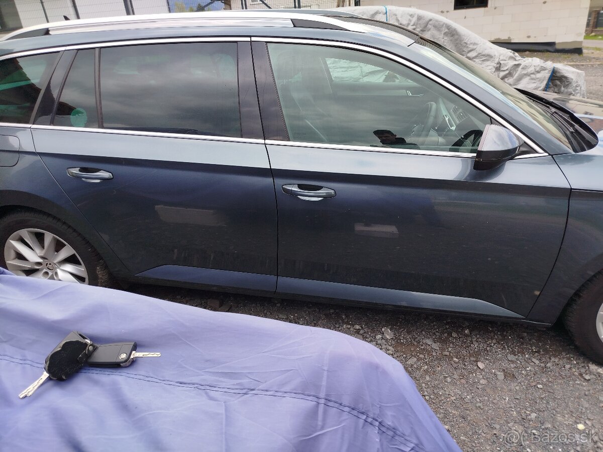 Superb 3 dvere (pravá strana)