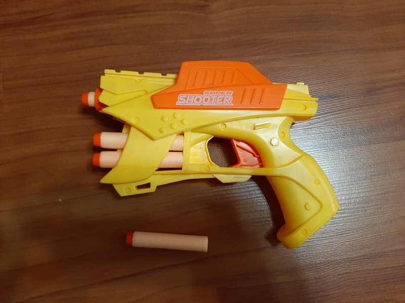 Mechanická pištoľ na spôsob Nerfky