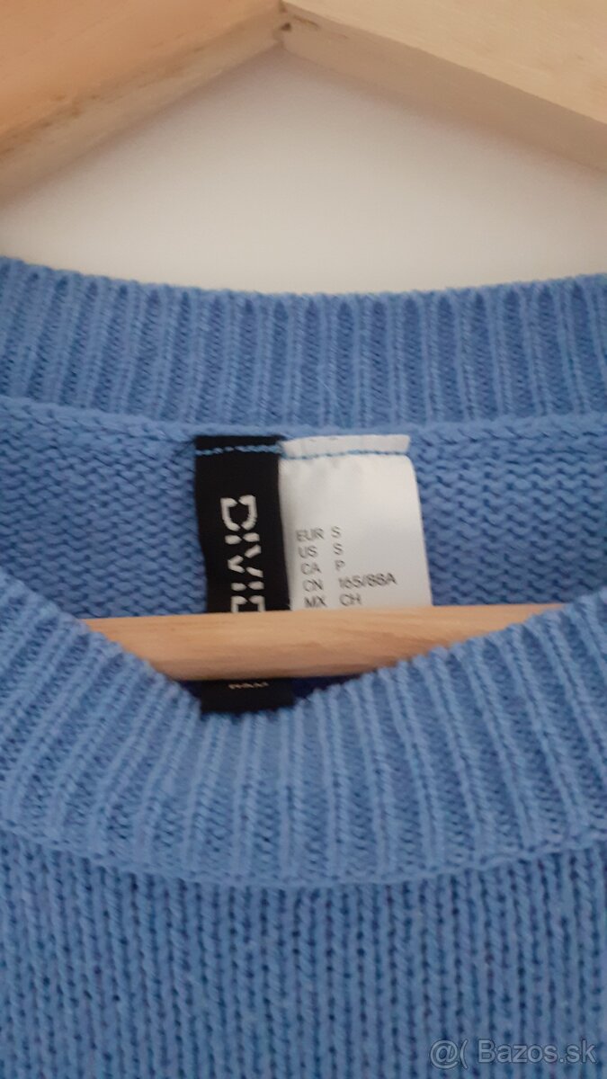 Modrý crop pulover
