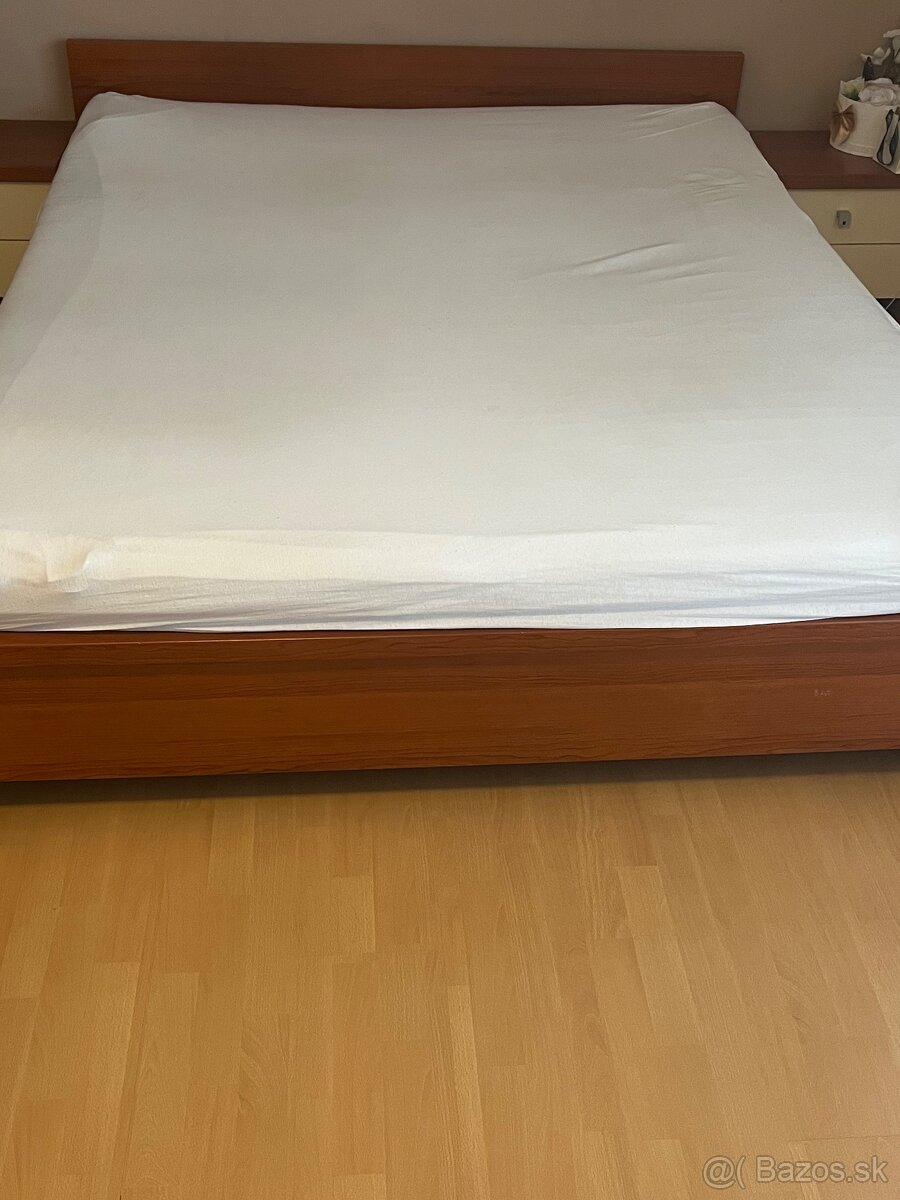 Manželská posteľ