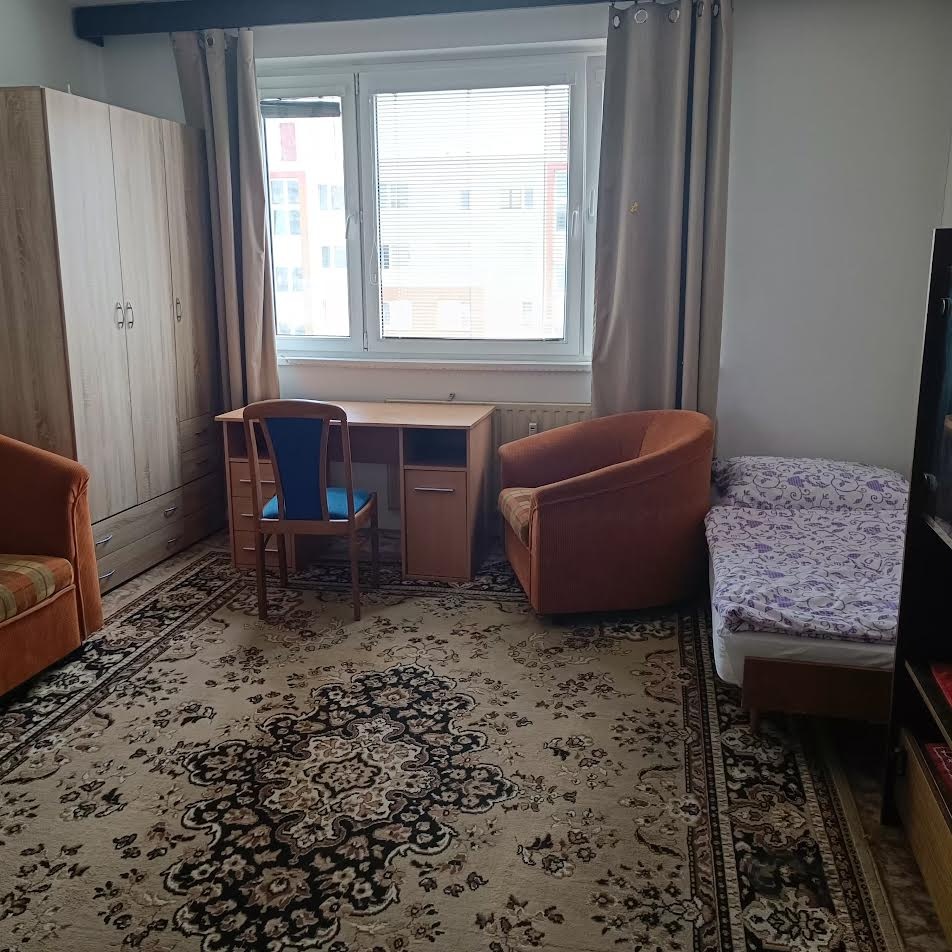 BA-Petrzalka,Jiraskova 2 izba pre par na prenajom hned k na