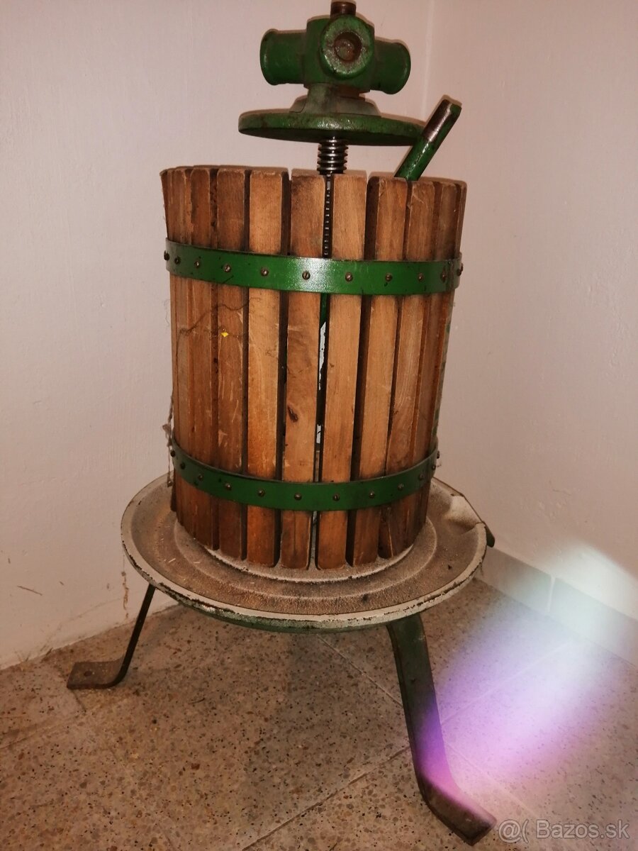 Mlynček a preš na hrozno