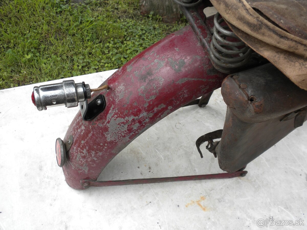 JAWA VILLIERS ,JAWA 175,250 Special kompletní blatník