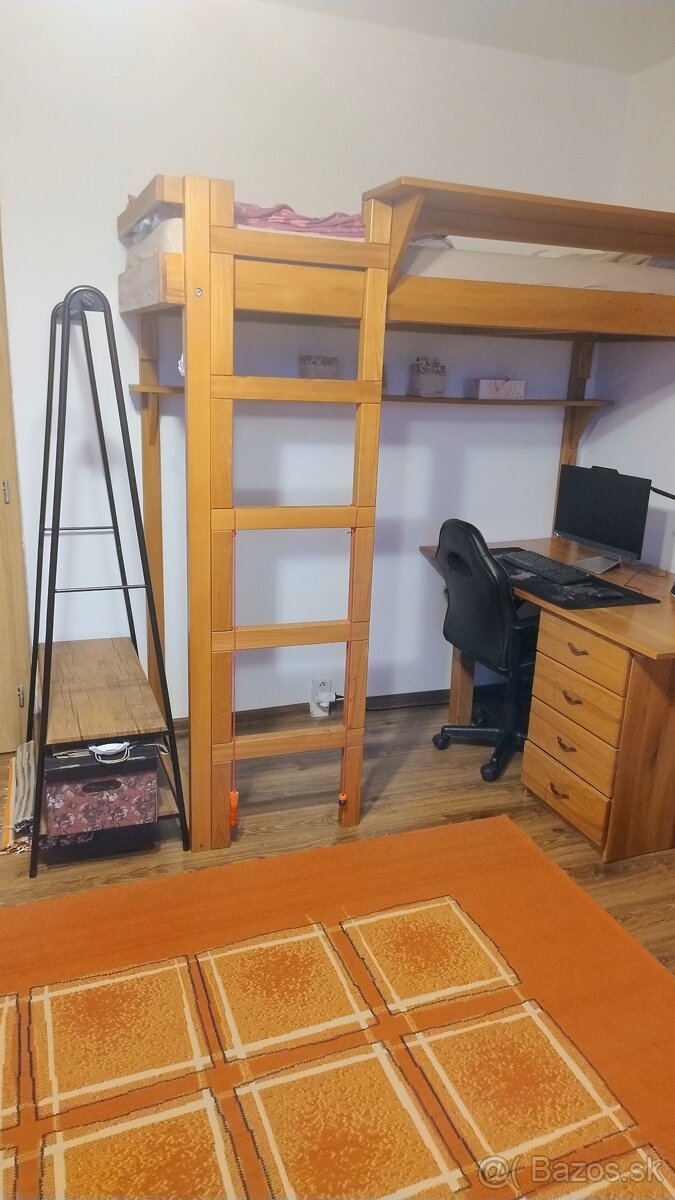 Poschodová posteľ z masívu