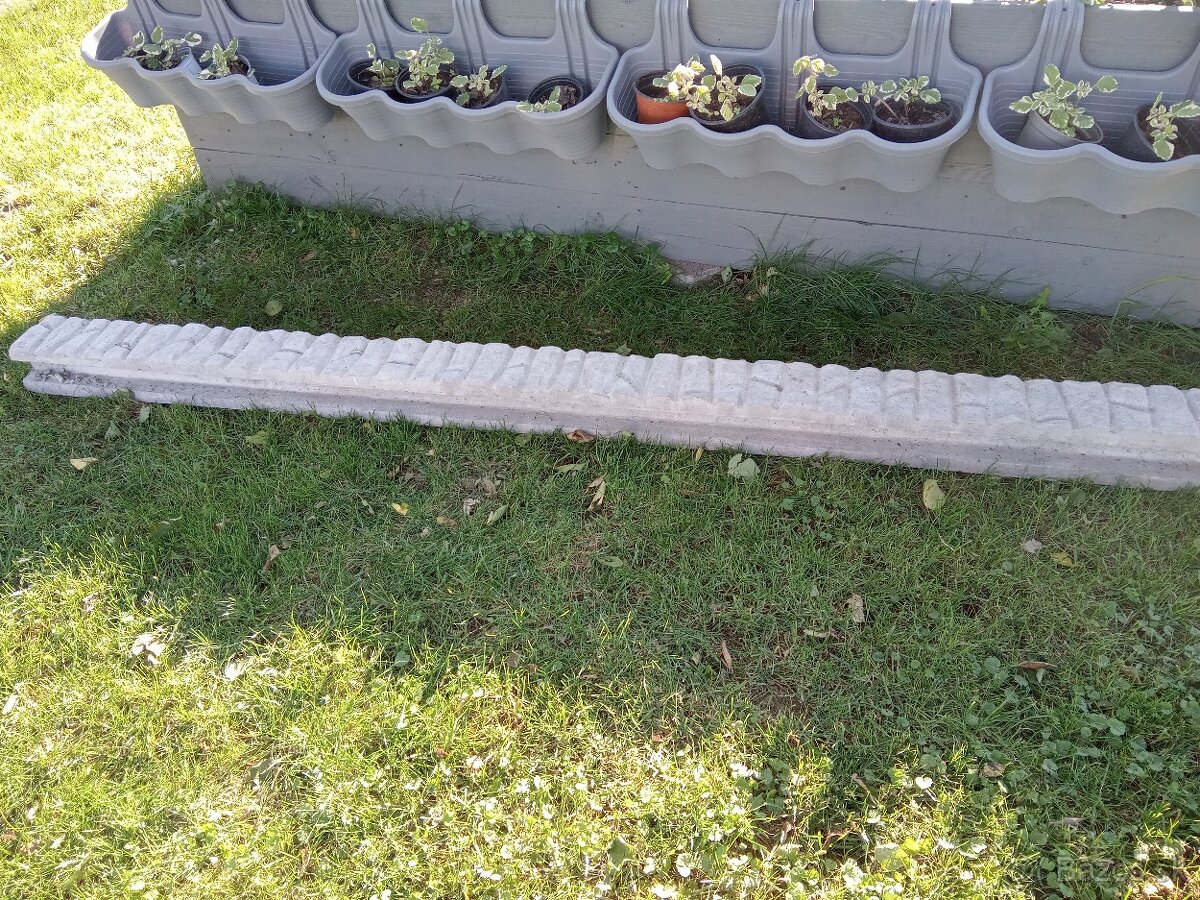 Betónový stĺp na plot