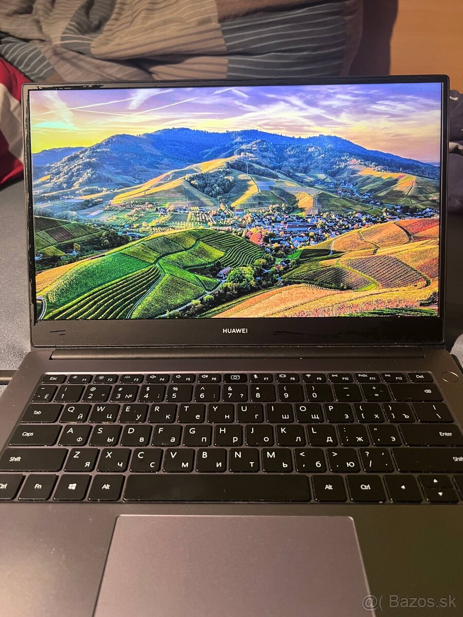Huawei Matebook D14 s Ryzen 5, 8gb RAM, 512GB ssd.