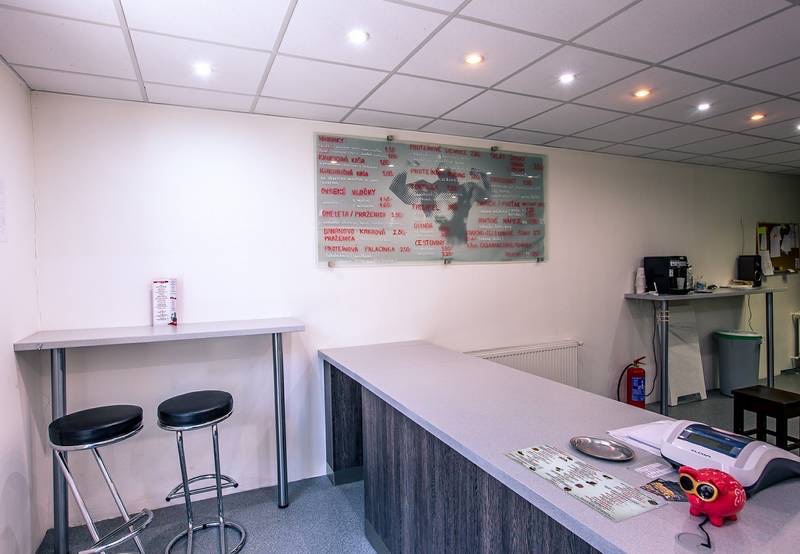 Sklenenná tabuľa na reklamu - DARUJEM