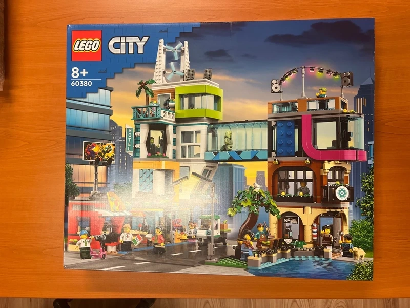 Lego City 60380 City center