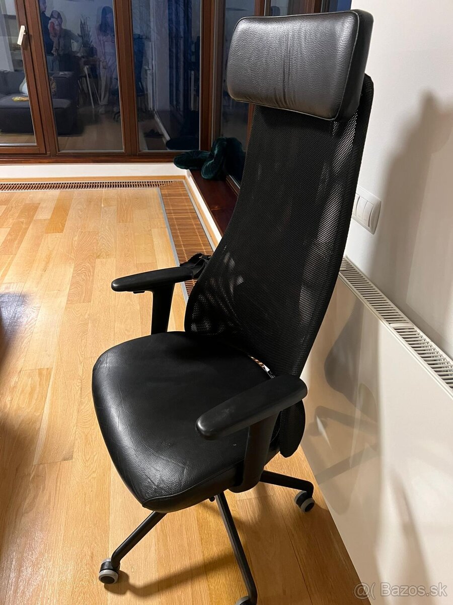 JÄRVFJÄLLET Kancelárska stolička s opierkami