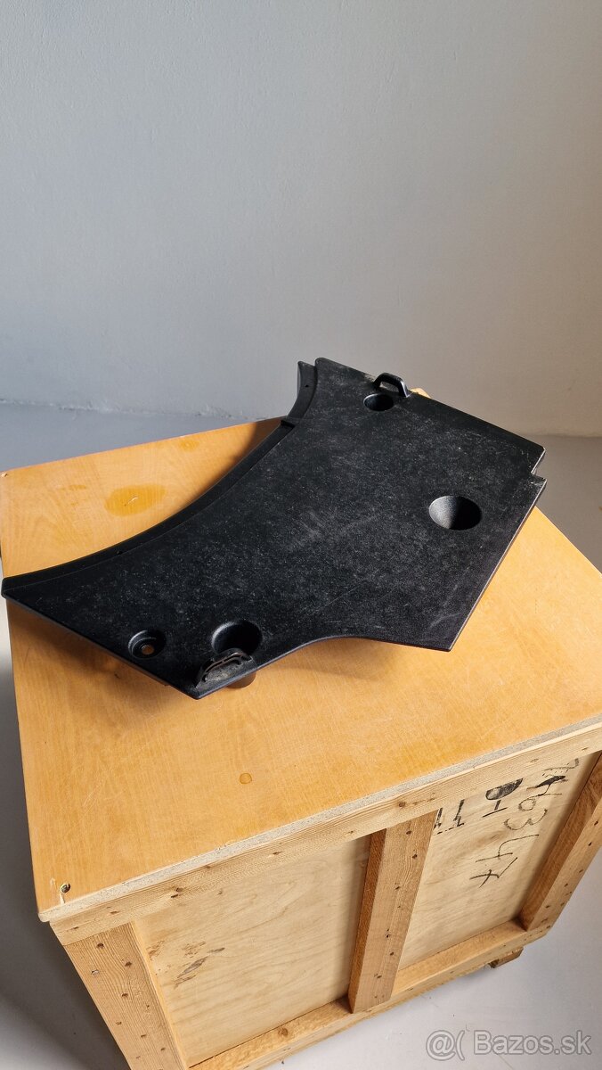 BMW e36 coupe zadný kufor, lišty, podložky 35mm