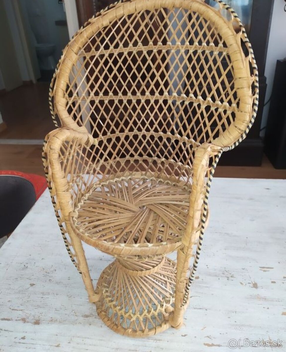 Prútené kreslo pre bábiky