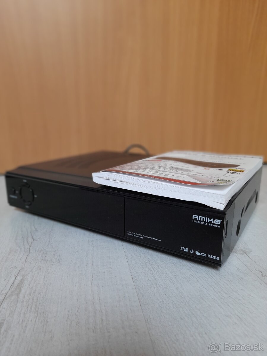 Satelitných prijímač Amico HD8300.