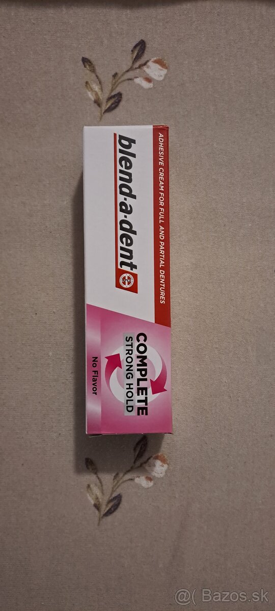 Fixačný krém na zubnú náhradu a Corega.