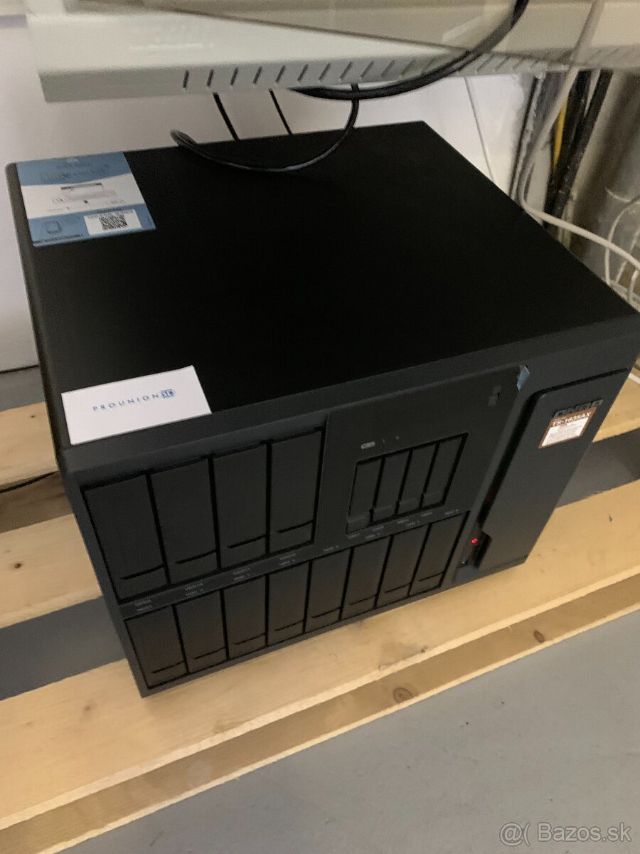 Profesionálny QNAP TS-1635AX-8G NAS server