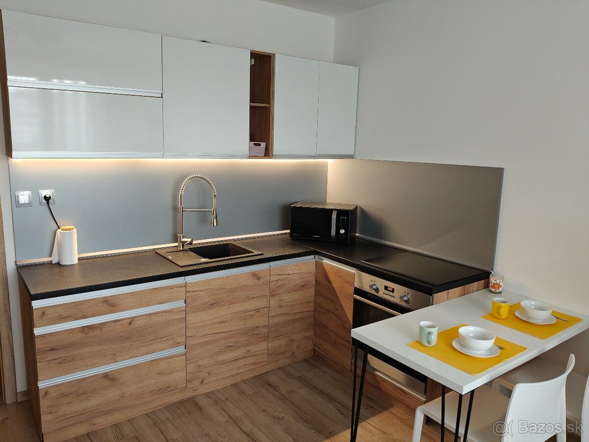 Prenájom 2-izbového bytu (2+KK, 41 m²) – Sibírska, Prešov