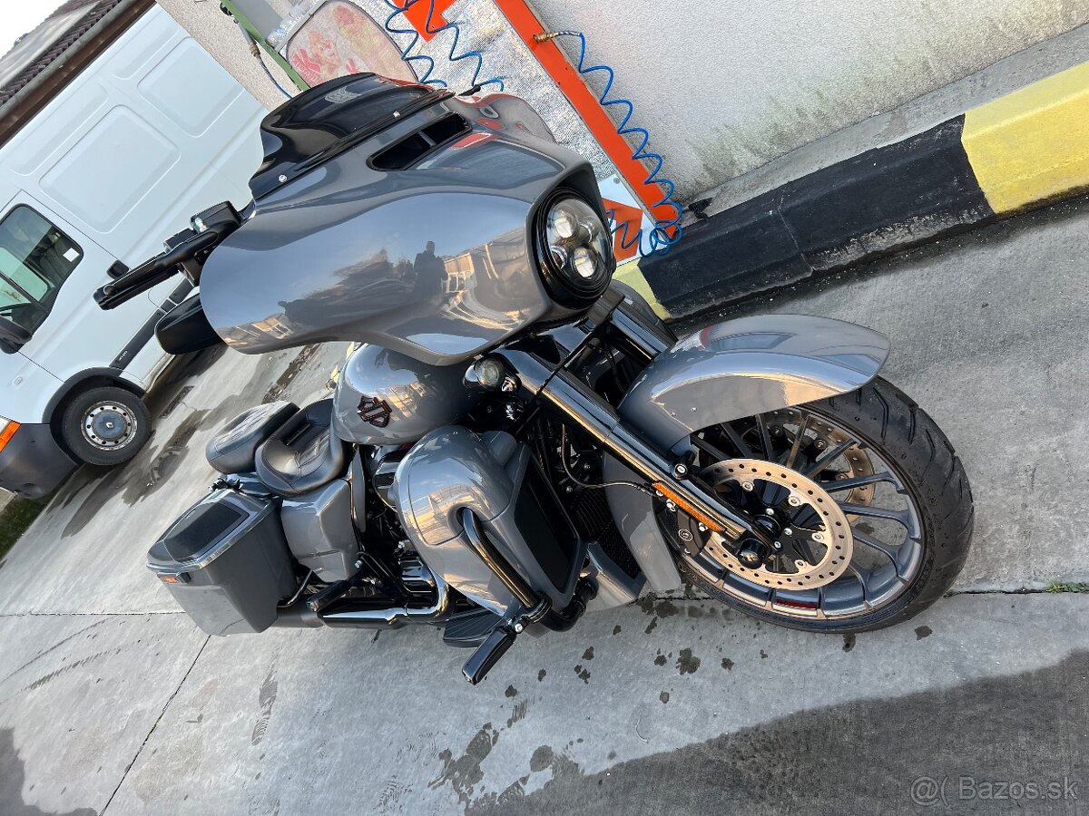 Harley Davidson Street Glide CVO 117