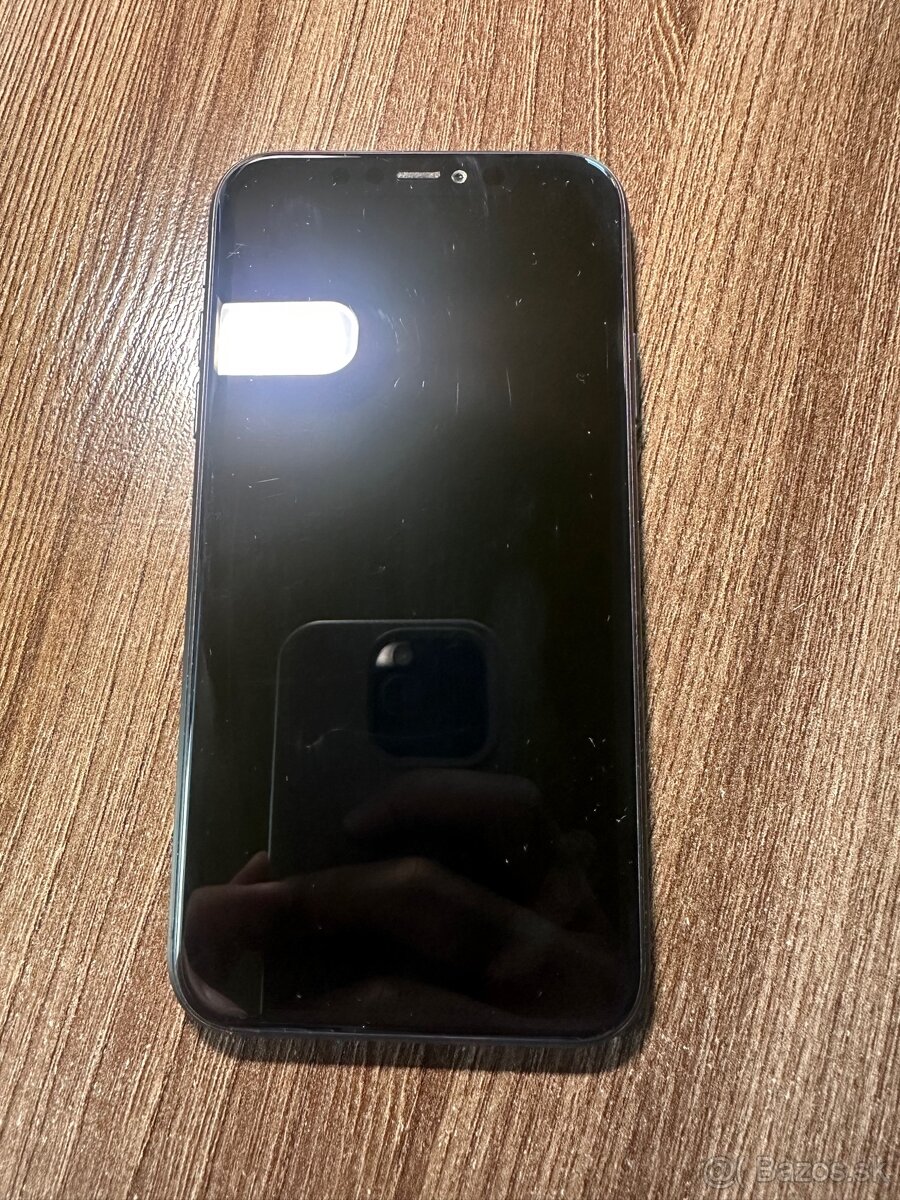 iPhone 11 - skvelý stav