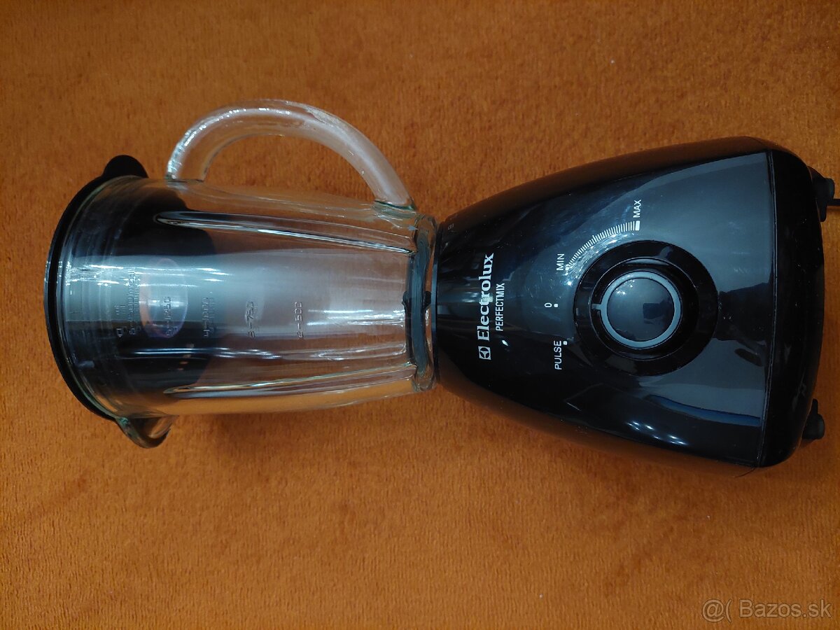 Predám stolný mixér ELECTROLUX