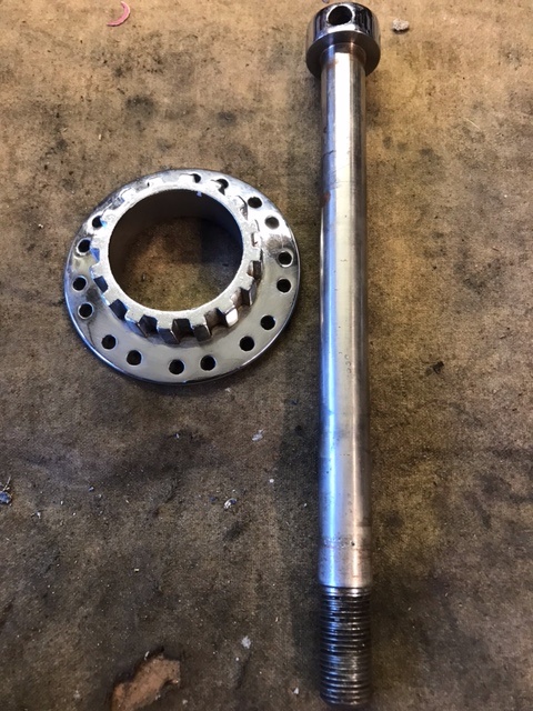 Jawa 500 OHC 01 oska pred. kolesa, časť zadného náboja.