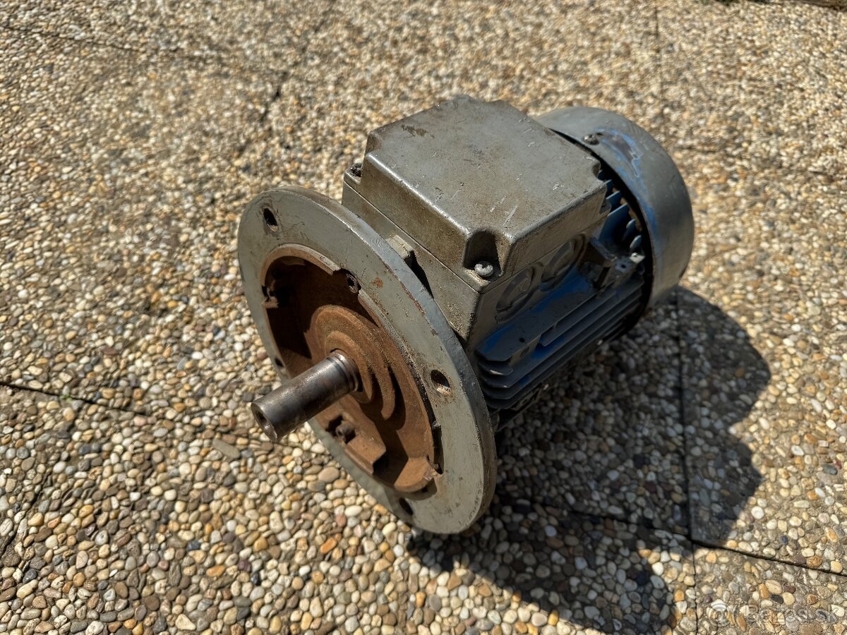 Trojfázový elektromotor