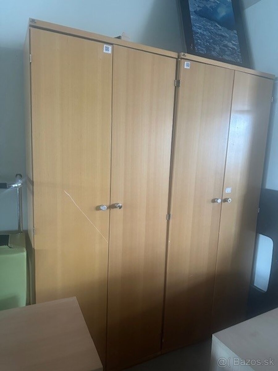 prodám skříně zamykatelné Straitner