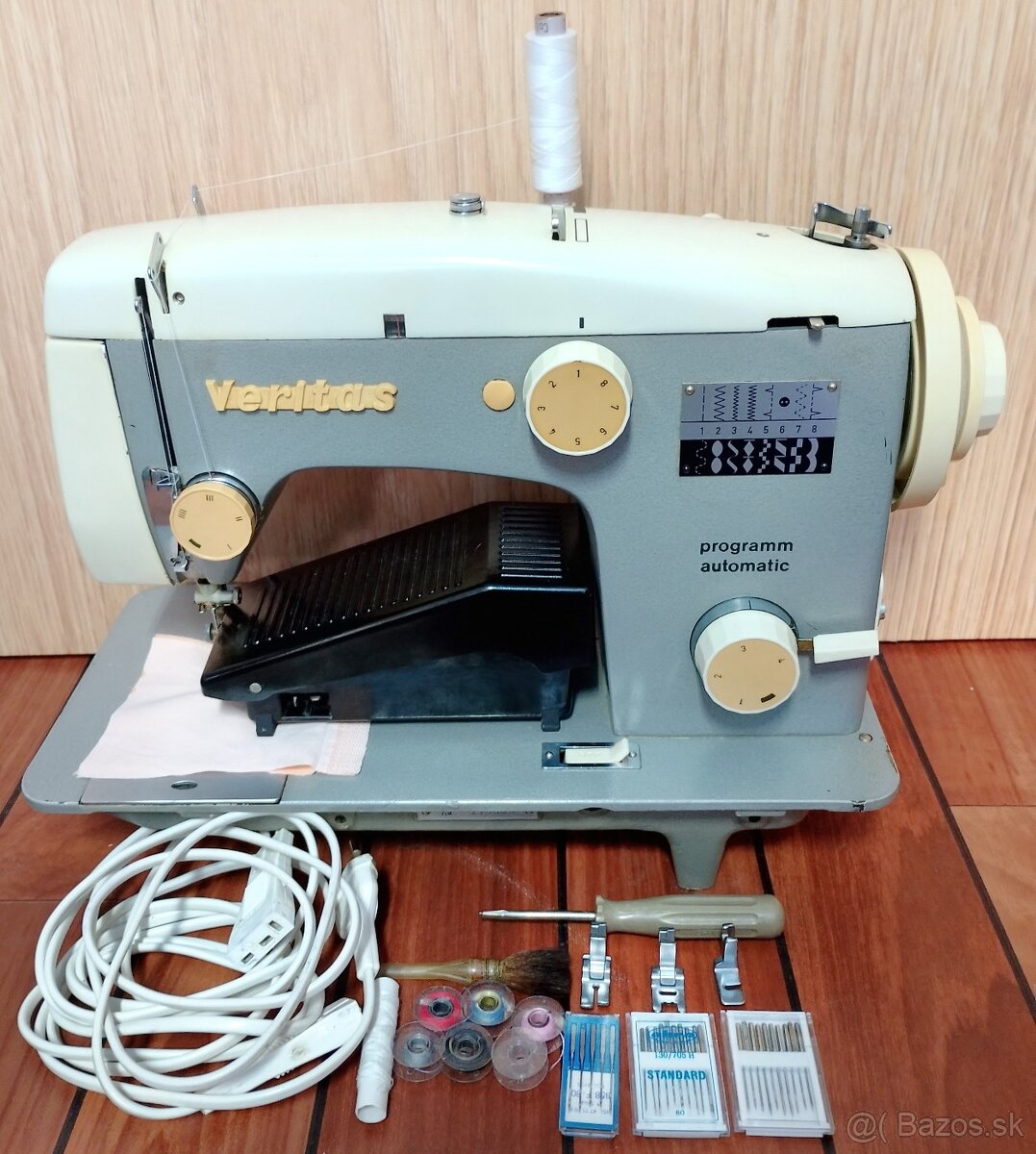 Elektrický šijací stroj Veritas.