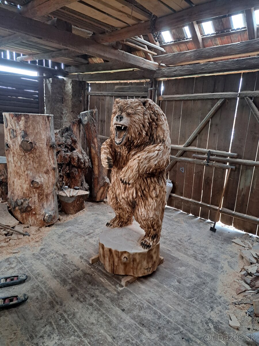 Drevorezba medved z dreva