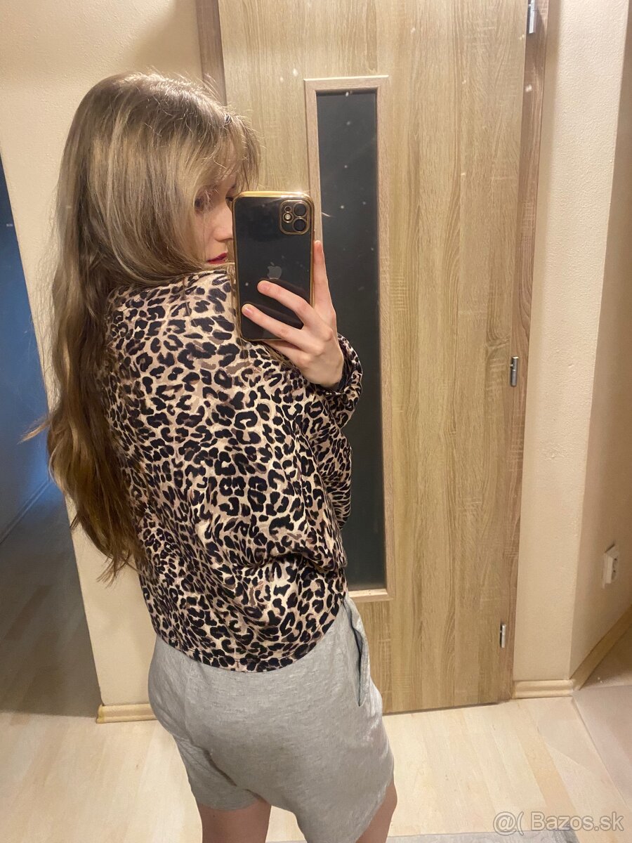 Crop leopardia mikina