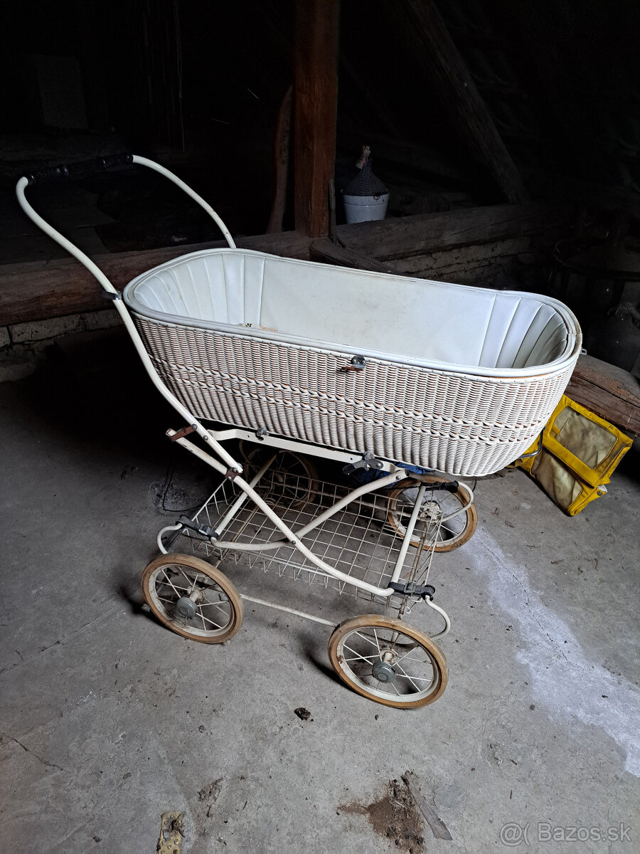 Retro kočík Liberta.