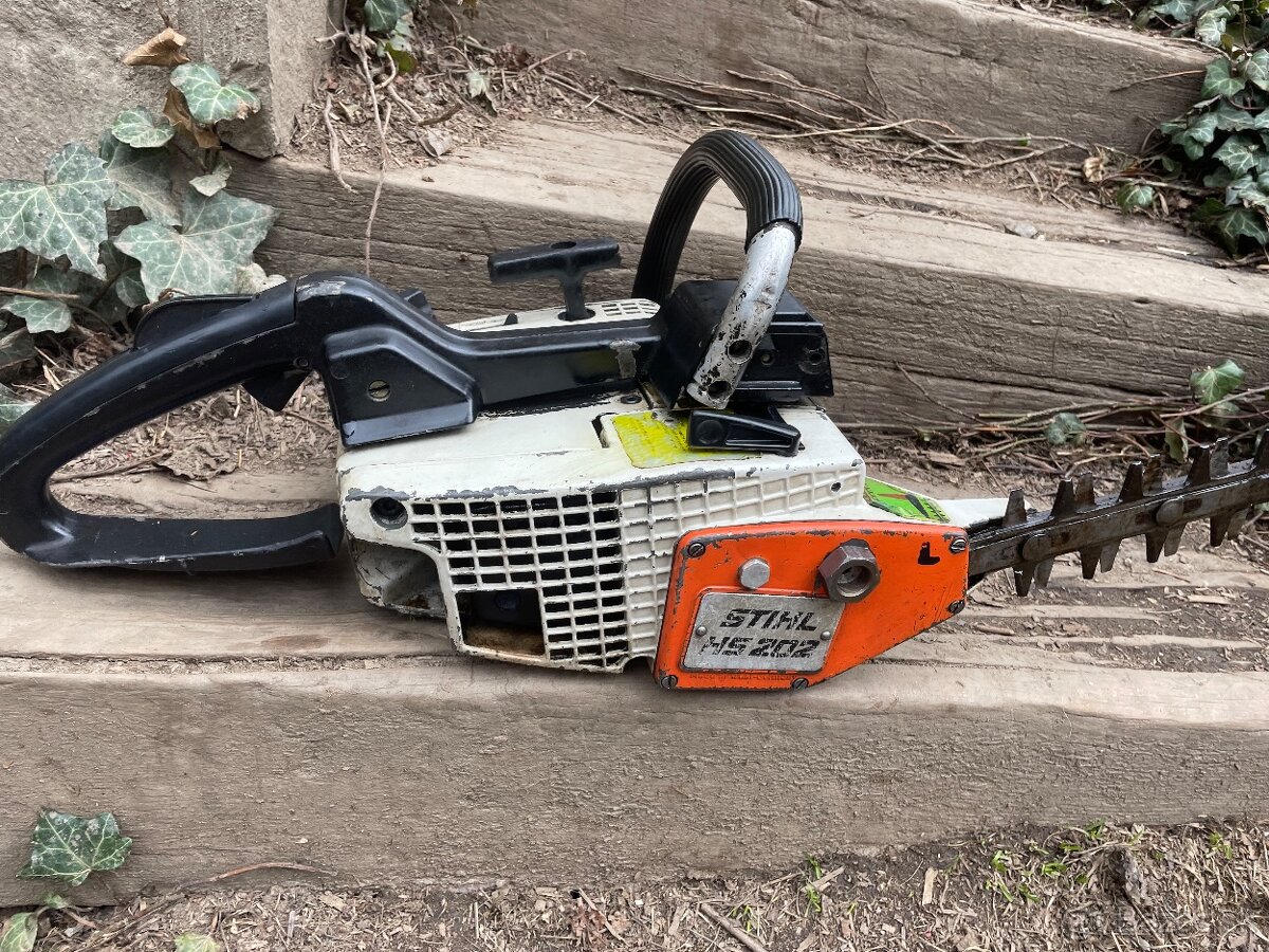 Stihl HS202 záhradné motorové nožnice