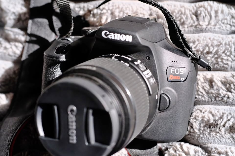 Canon Rebel T7 + 3 objektivy