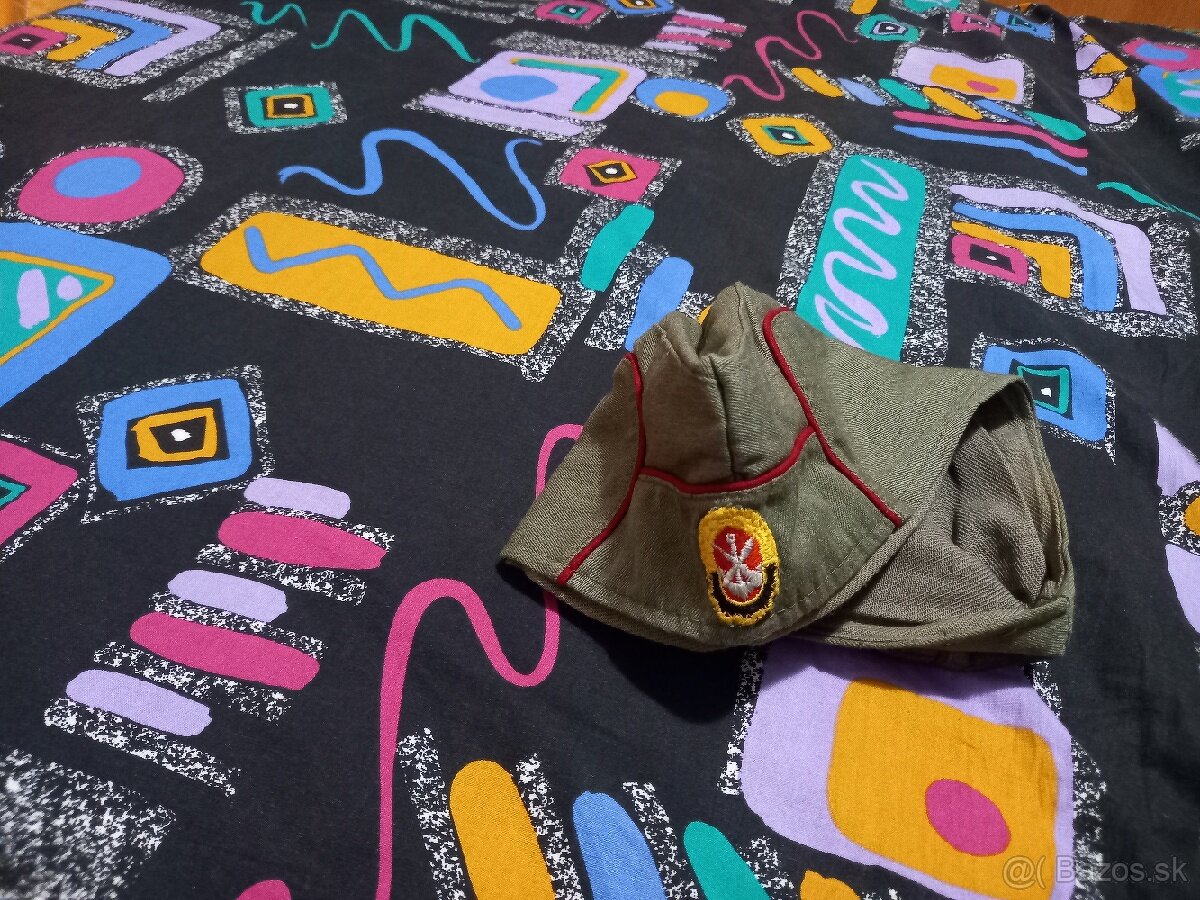 VOJENSKA CAPICA -Vychodne Nemecko DDR-