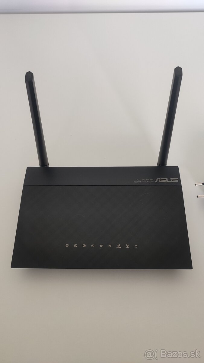 ASUS RT-AC750 Wi-Fi router (dual-band, dual-anténový)