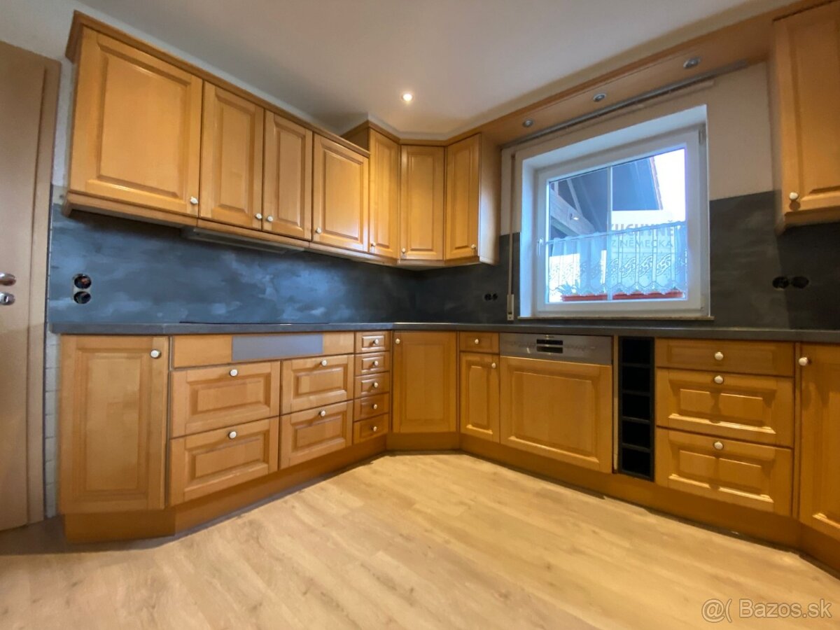 Masívna kuchynská linka z Nemecka so spotrebičmi