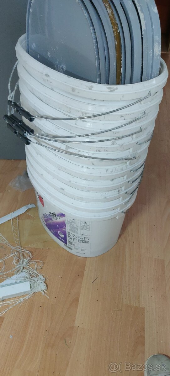 Predám čisté  nové vedrá 25l 2€za kus Pri odbere aspoň 10 ks