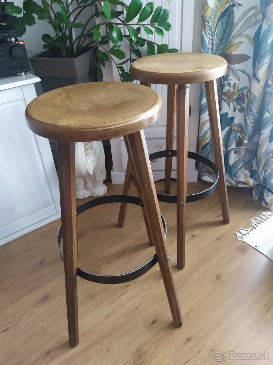 Staré barové stoličky