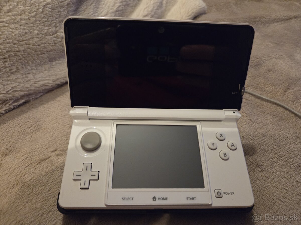 Nintendo 3DS White vo výbornom stave + plus dve hry