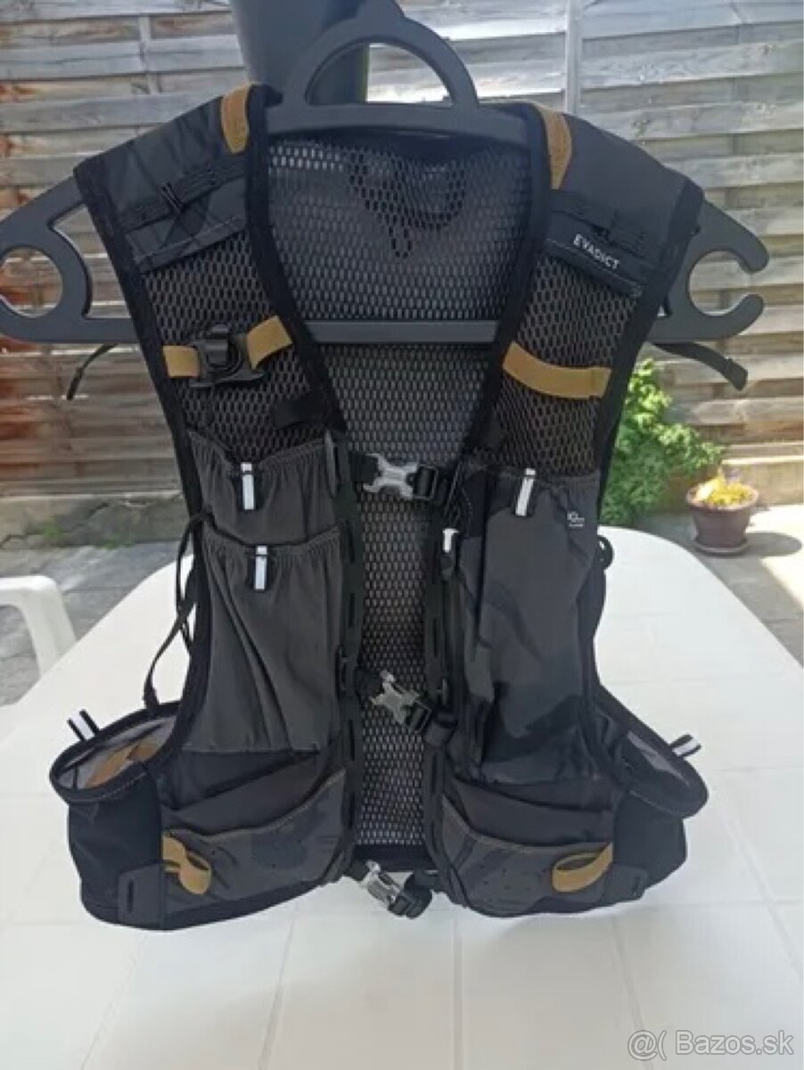 Bežecký Batoh na ultra trailový beh 15 l čierny