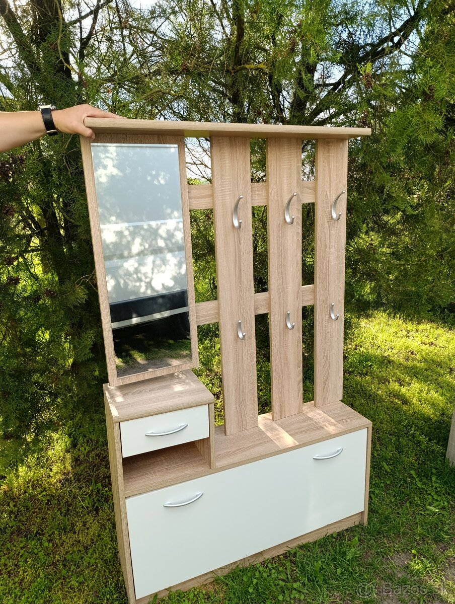 Vešiak s botnikom