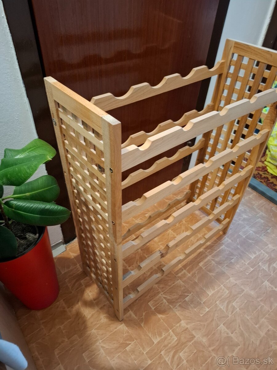 Drevený stojan na 25 fliaš vína