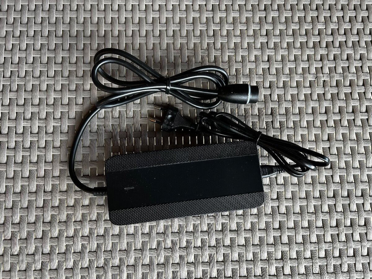 YAMAHA nabíjačka 630WH/720WH 4A SIMPLO INTUBE BATTERY