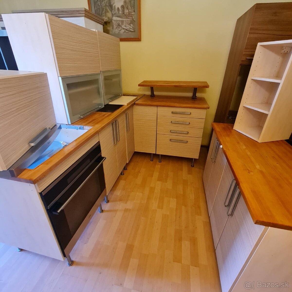 Predám kuchynskú linku vrchná doska z masívu