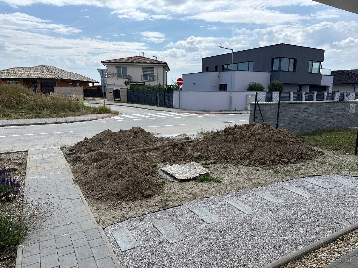 Darujem zeminu